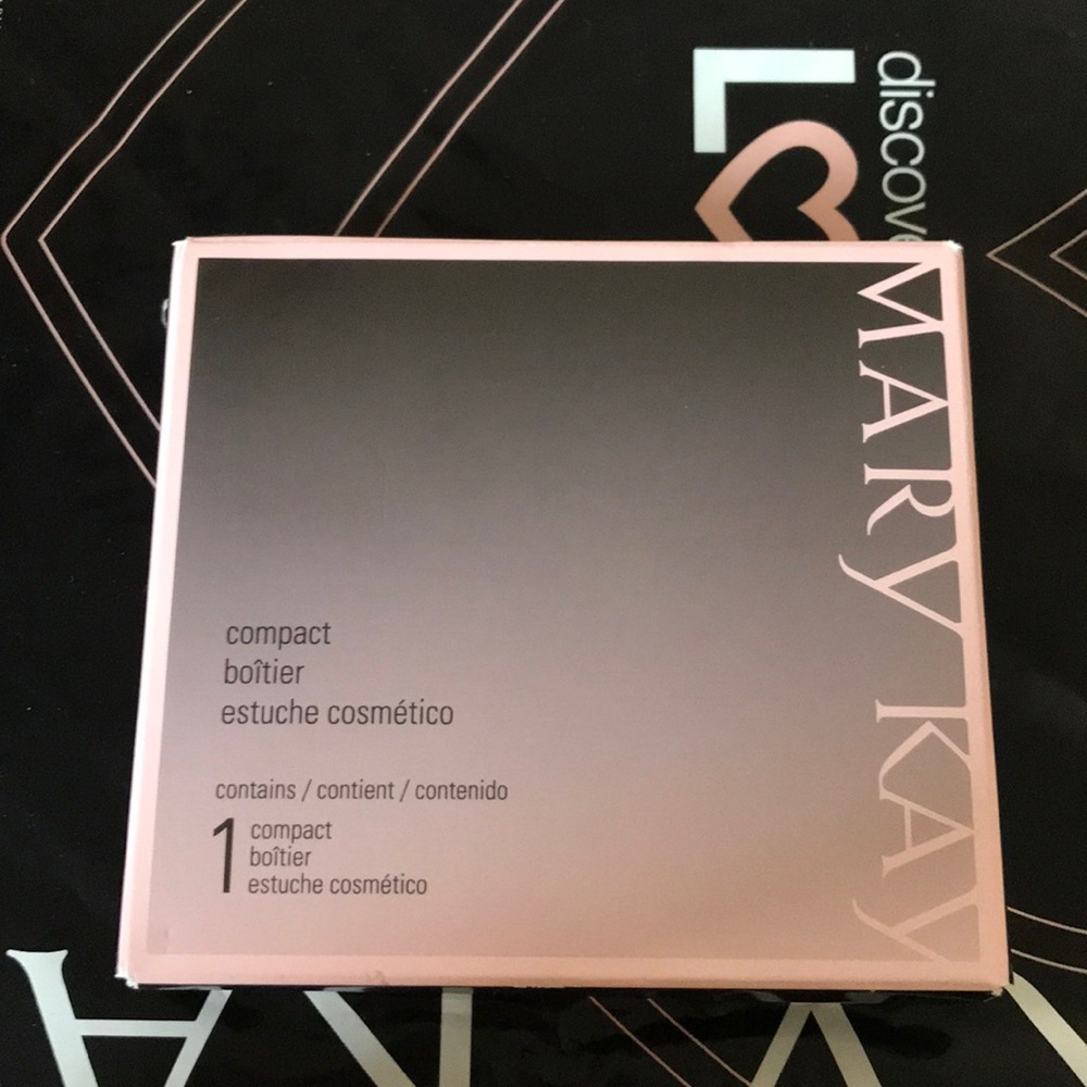 Mary Kay compact